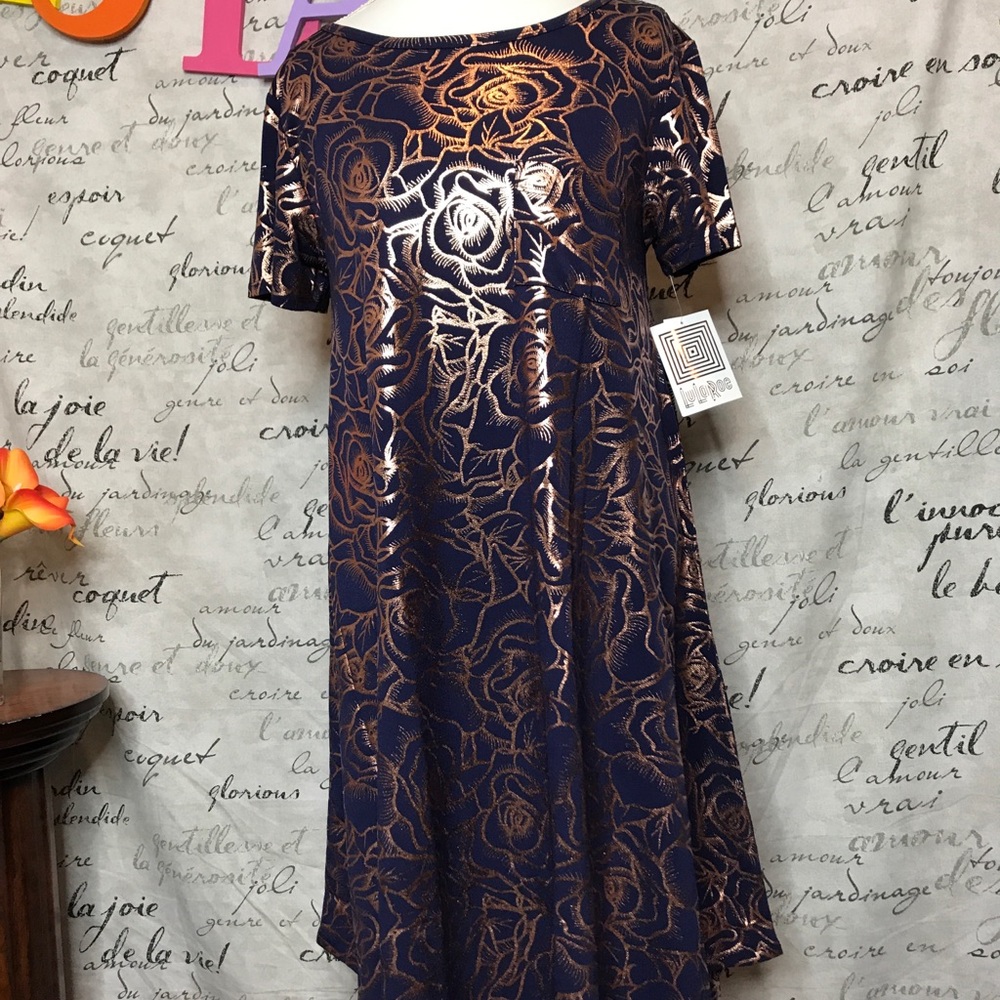 SOLD-M-Carly Elegant Collection - Picture 1 of 1